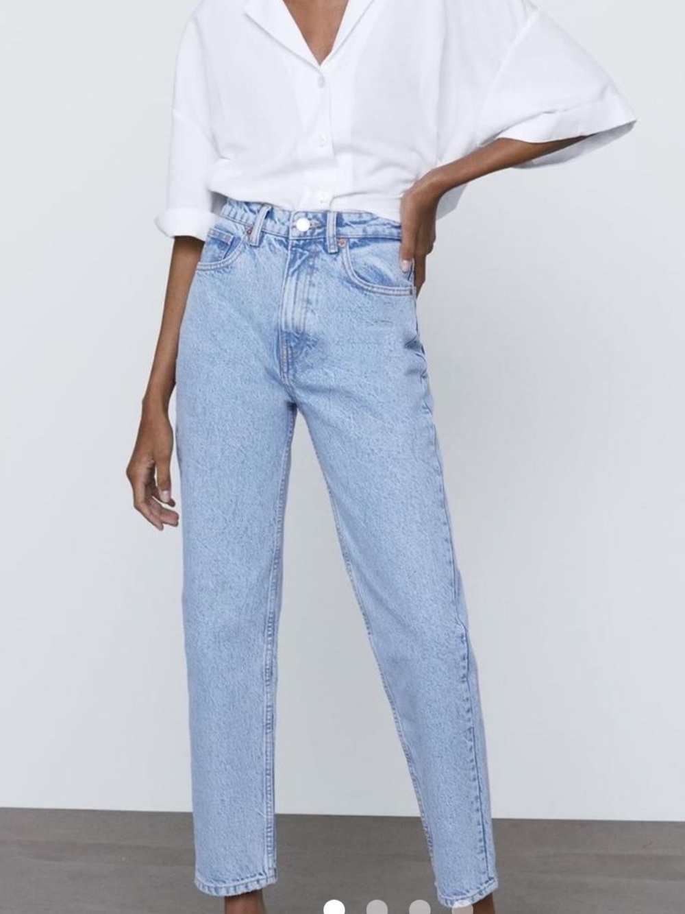 Zara Light Wash Blue Distressed Mom Jeans Size 6 4 Crop Wedgie Fit